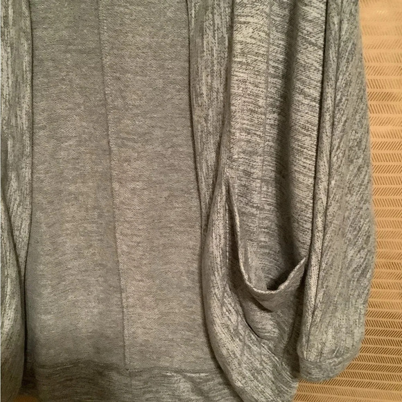 CHARMED HEARTS~BATWING~GRAY TOPPER/ CARDIGAN~ M - Picture 3 of 4